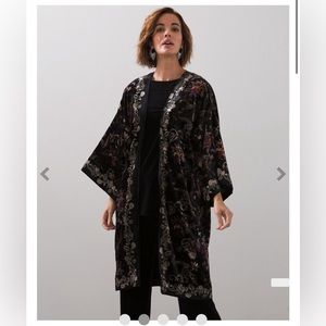 NWT Chicos Travelers Collection Print Velvet Kimono L/XL